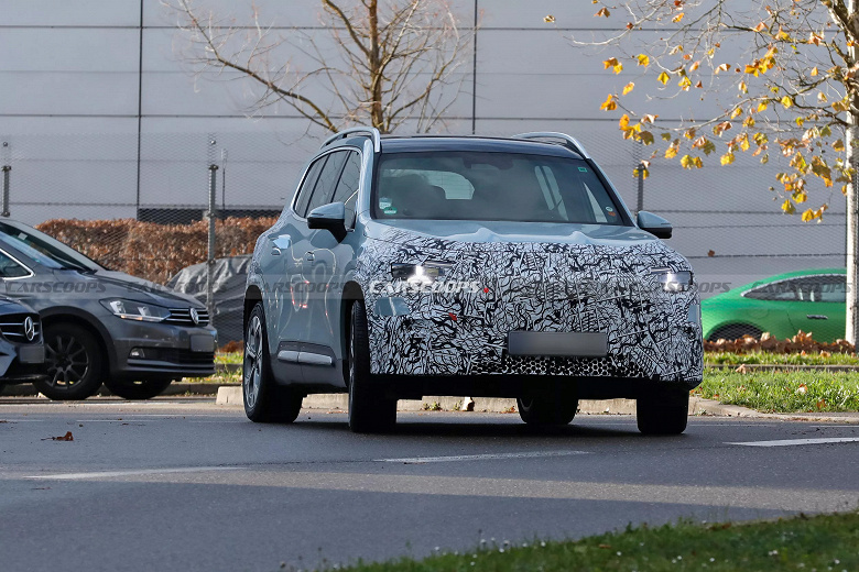 Mercedes-GLB 2026 показали на фото: новый дизайн, &laquo;звёздная&raquo; крыша и MBUX Superscreen